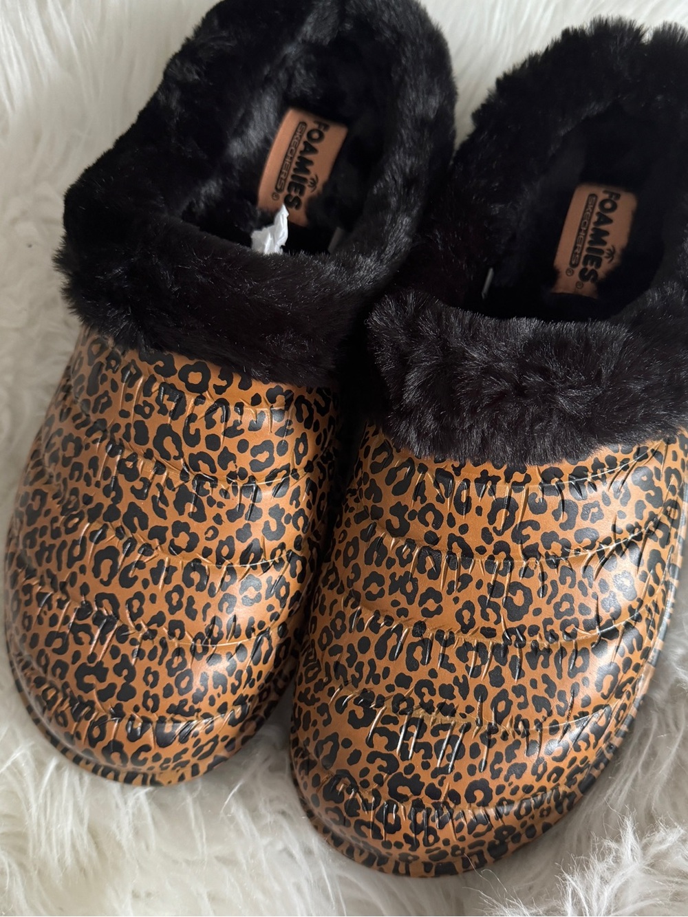 Like New❗️Skechers Brown and Black Cozy Slippers - Picture 4 of 7